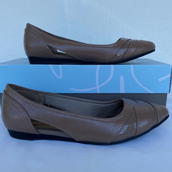 LIFE STRIDE Pointed Flats - 6.5 WIDE - Picture 7 of 8